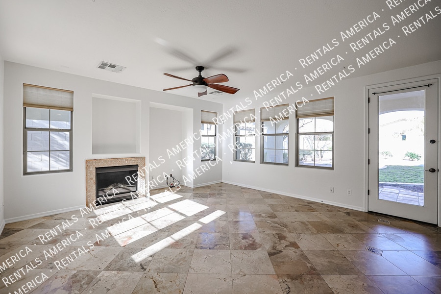 Building Photo - 3215 N Evergreen St