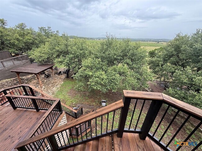 Building Photo - 976 Parkview Dr