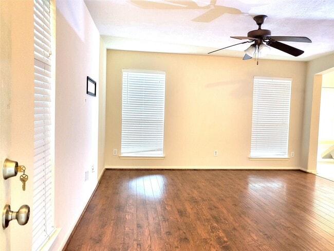 Building Photo - 14034 Maximos Dr