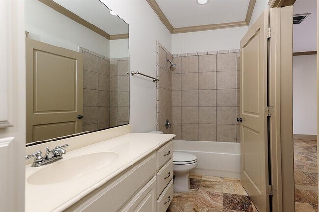 Building Photo - 28 Waterway Ct