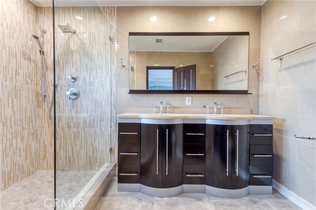 Building Photo - 7796 Skyhill Dr