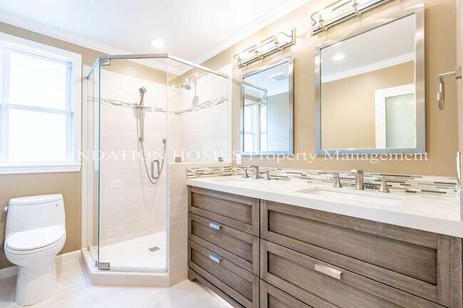 Building Photo - 10 - 22 Month FURNISHED Lease: Bring Indoor/Outdoor Living HOME with this 3bd+/2.5ba plus Pool & ...