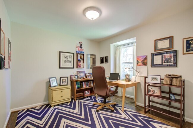 Building Photo - Cool Colonial in North Chevy Chase!