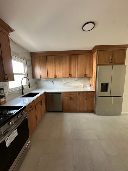 NEW KITCHEN - 71 Miles St