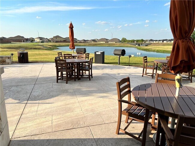 Building Photo - 221 Arabian Colt Dr