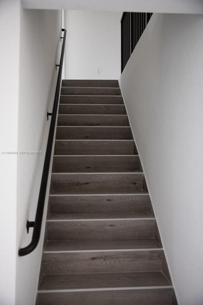 Building Photo - 238 NW 11th Ct