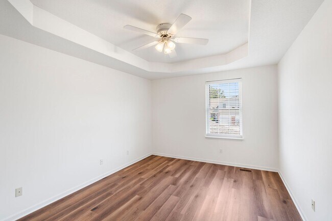 Building Photo - 5001-5003 Betty Jean Way