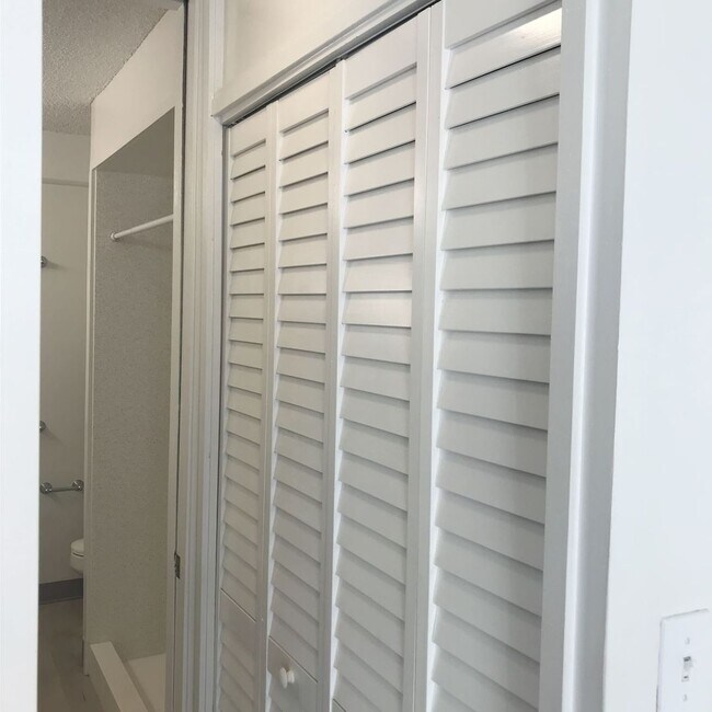 Building Photo - 514N&amp;N