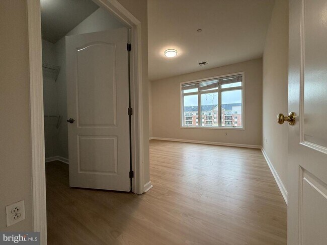 Building Photo - 407 Carson Terrace