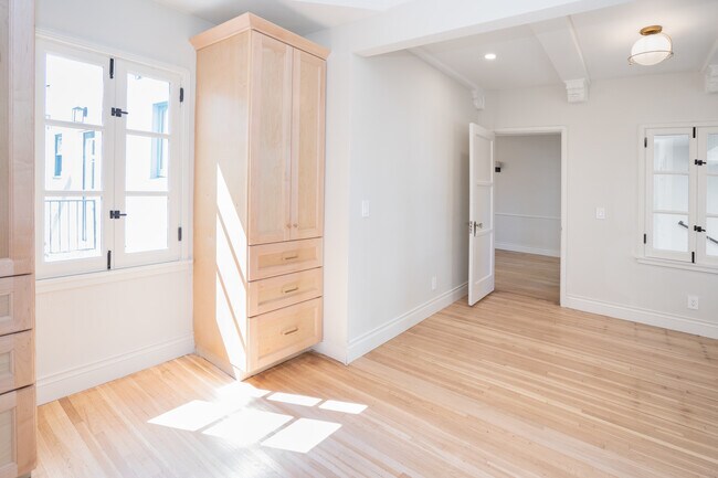 Building Photo - 1215 S Crescent Heights Blvd