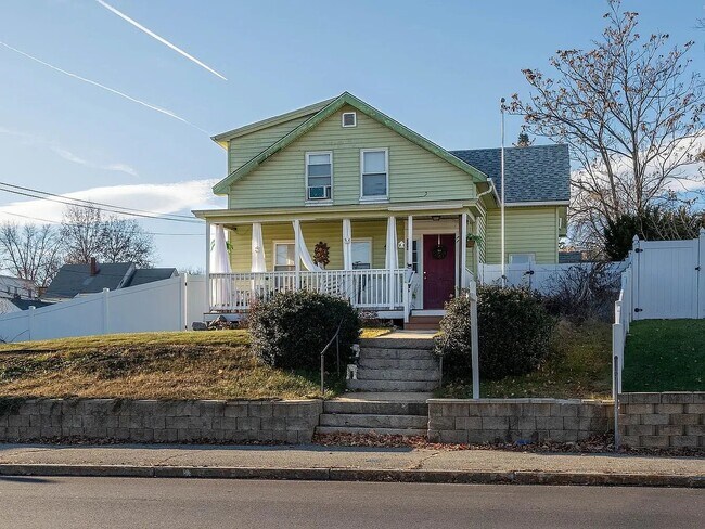 Building Photo - 336 Calef Rd