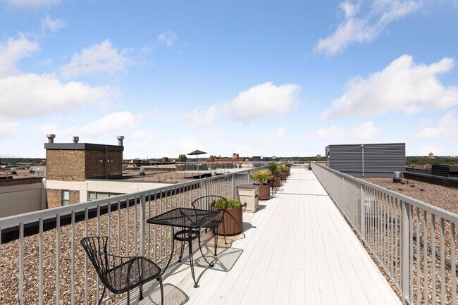 Building Photo - 700 N Washington Ave