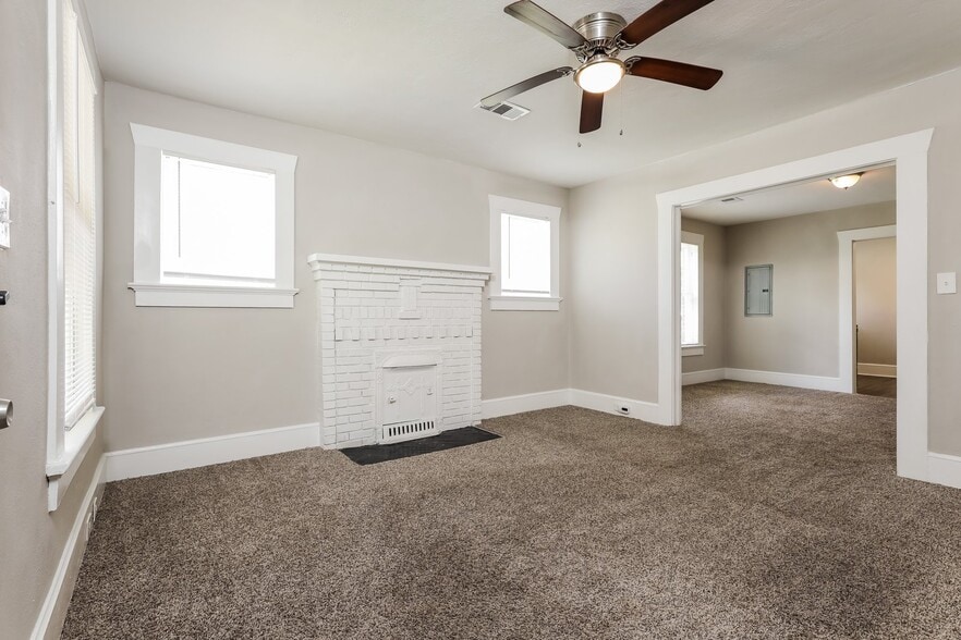 Building Photo - 2418 Gould St