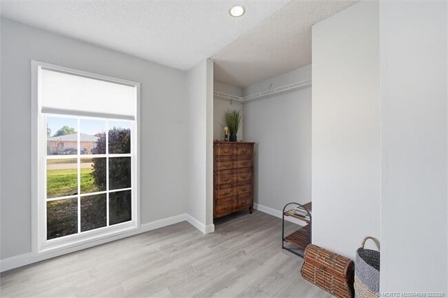 Building Photo - 2195 43rd Ave