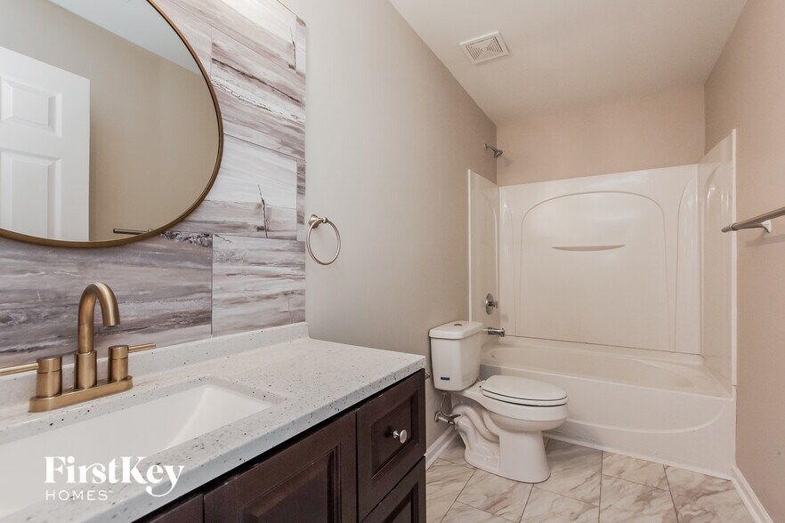 Building Photo - 7421 Lamplighter Close Dr