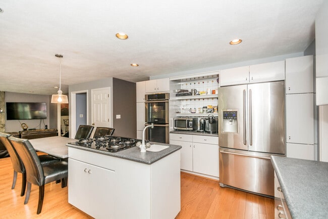 Building Photo - 8 Patriot Way