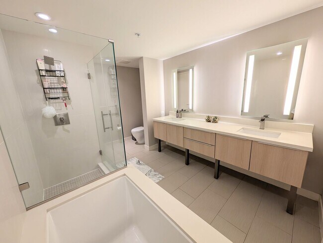 Building Photo - Sweeping Ocean Views at Symphony, 2 Bed, 2...