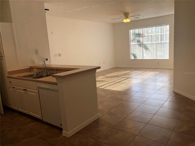 Building Photo - 5572 Metrowest Blvd