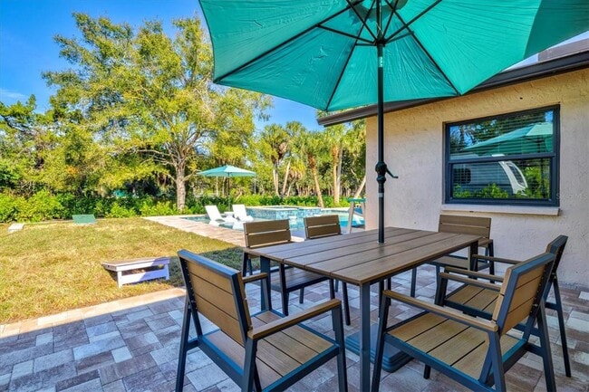 Building Photo - 2641 Hyde Park St