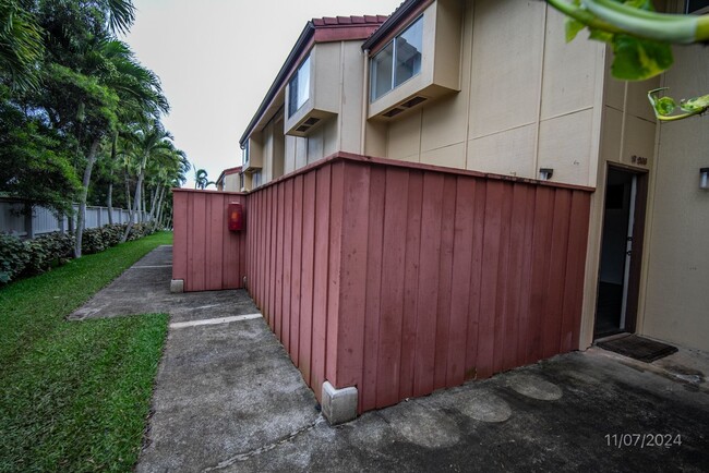 Building Photo - Hidden gem in Windward Estate conveniently...