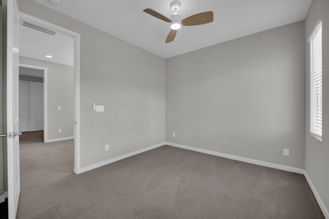 Building Photo - 4bedroom home in Summerlin