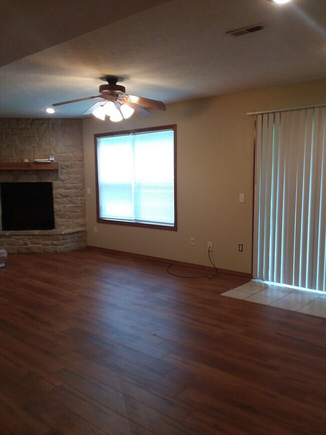 Building Photo - 4 Bed 3 Bath house for rent!!