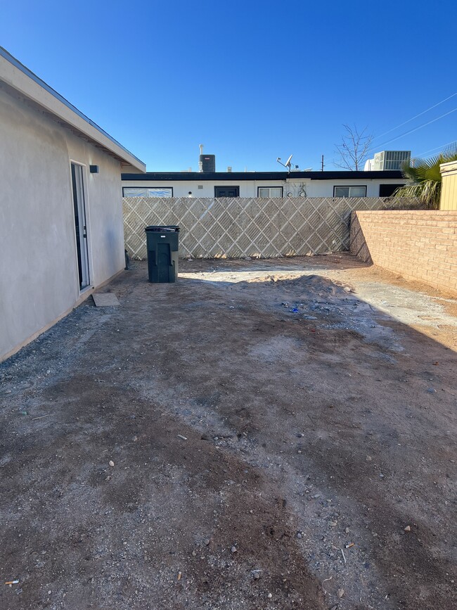 Building Photo - 1155 N Bryant Ave