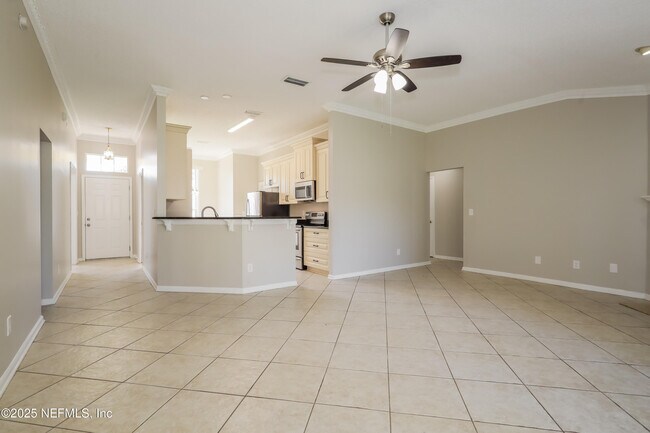 Building Photo - 3738 Woodbriar Dr