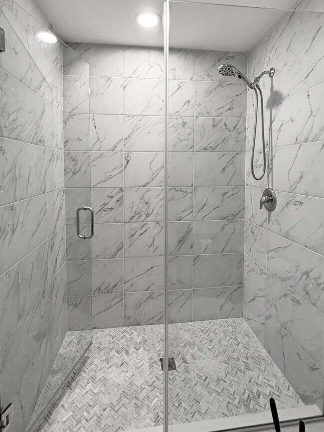 Building Photo - 1634 W Cermak Rd