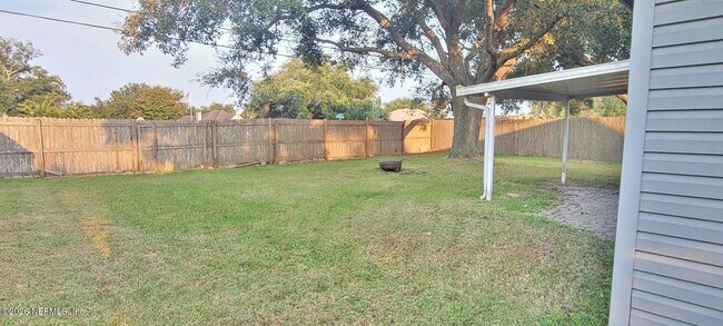 Building Photo - 335 Hickory Hollow Dr N