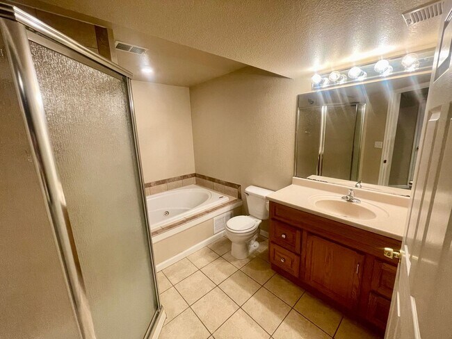 Building Photo - Amazing 3 bed, 3.5 bath Condo in Rigden Farm!