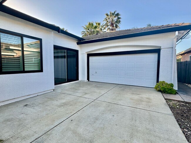 Building Photo - CLEAN AND SPACIOUS ONE STORY, 3 BED, 2 BATH, 2 CAR GARAGE IN WEST SACRAMENTO