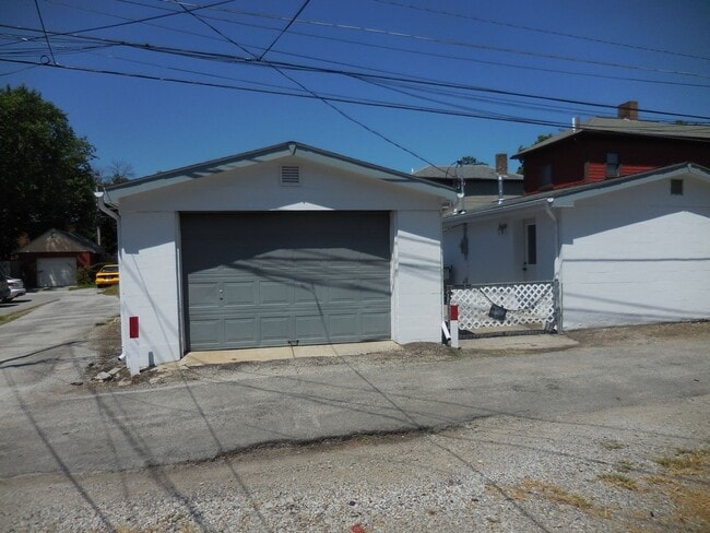 Building Photo - 1159 Say Ave