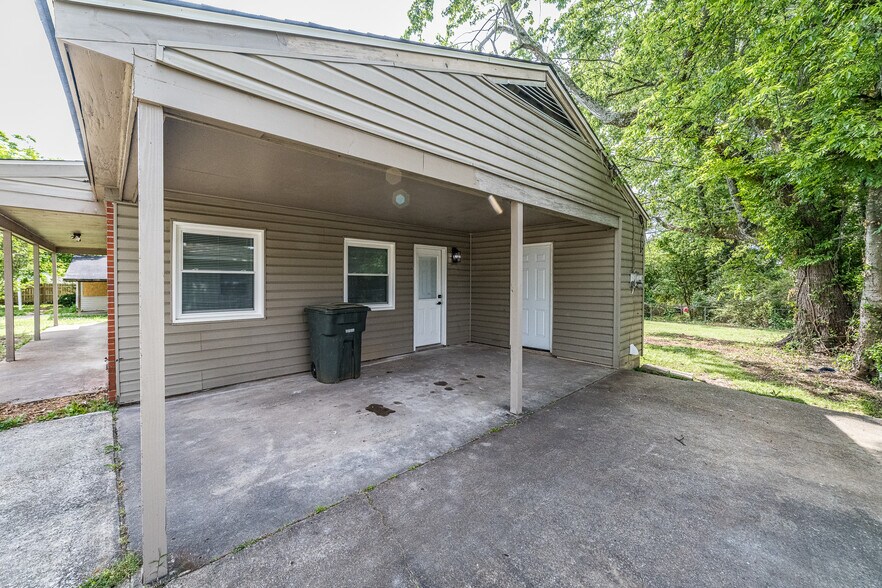 Building Photo - 2239 Norwood Dr NW