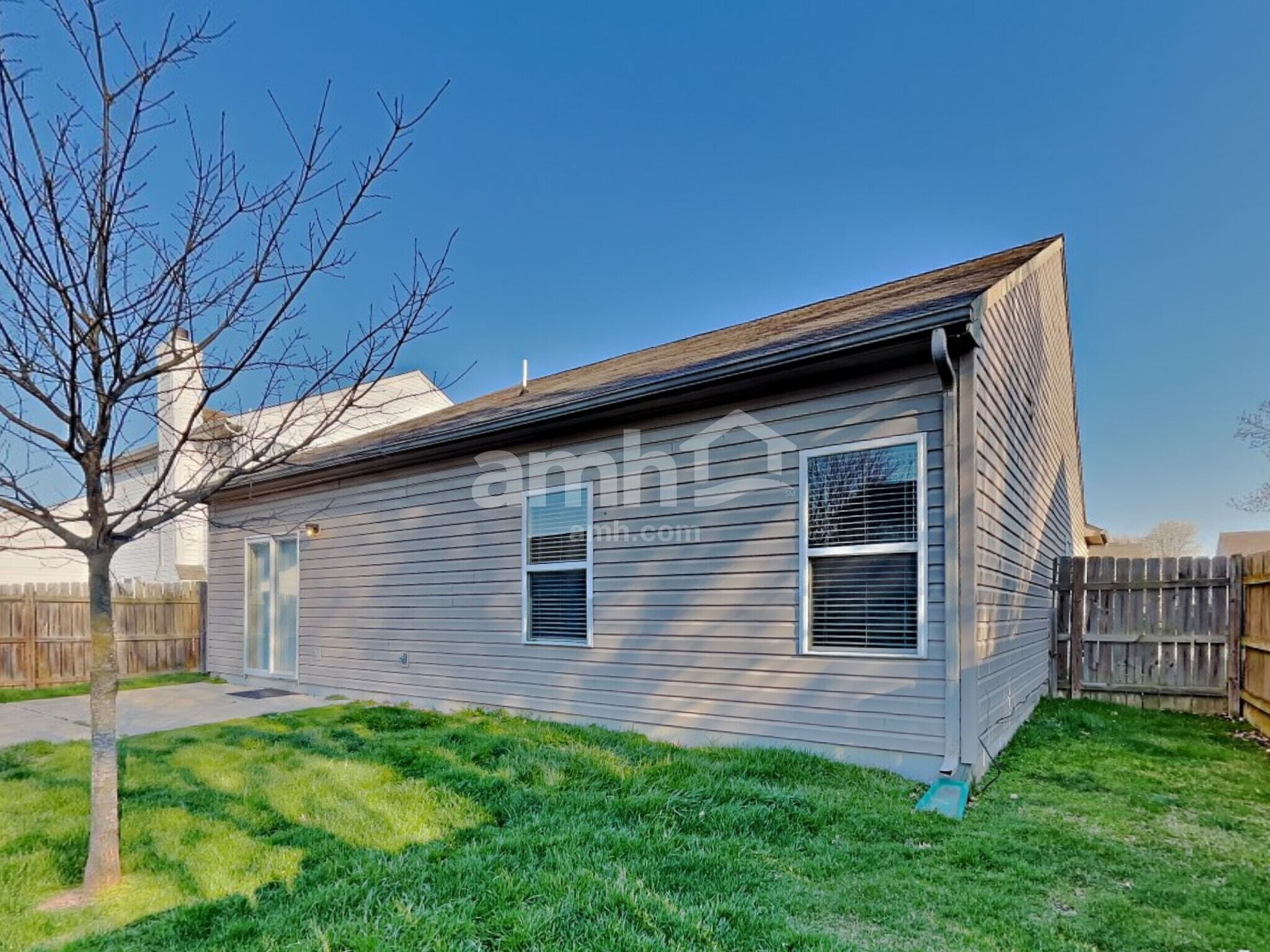 Building Photo - 9735 Thomas Ln
