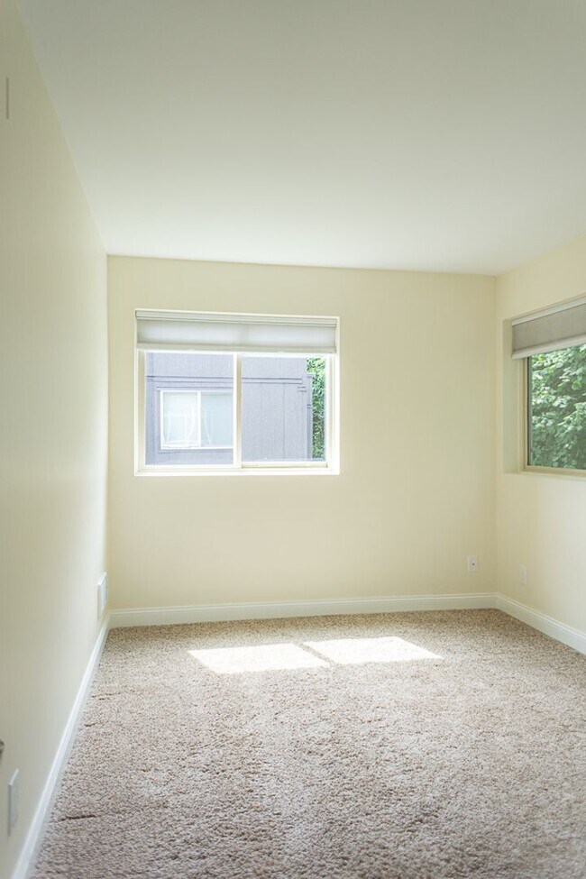 Building Photo - 2bd/2ba Seattle Condo