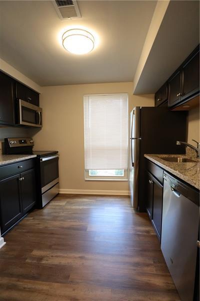 Building Photo - 604 Carriage Hill Dr