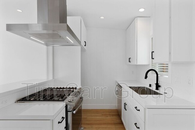 Building Photo - 1638 Santa Ana Ave