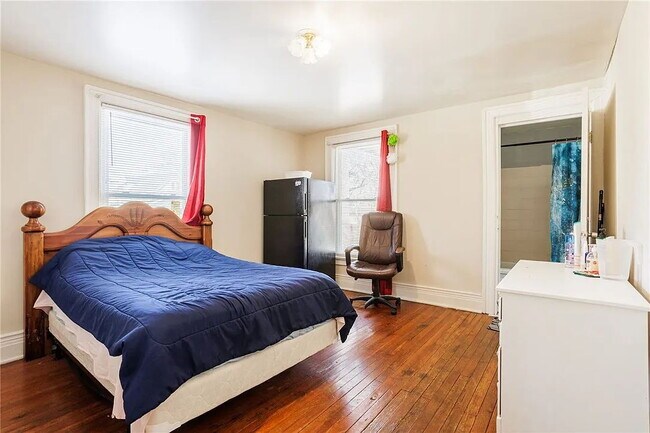 Building Photo - Spacious 2-Bedroom Apartment on Fulton