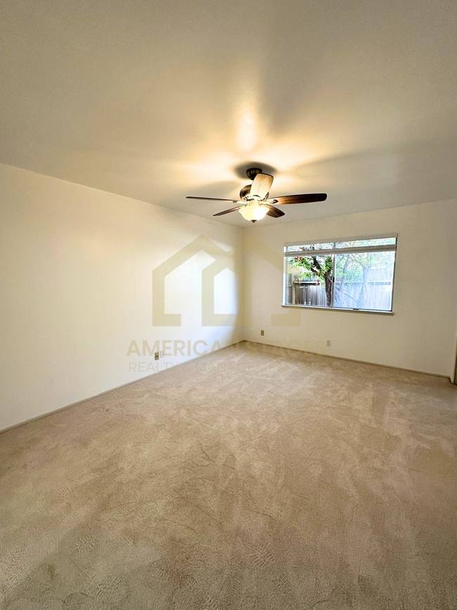 Building Photo - 309 S R St