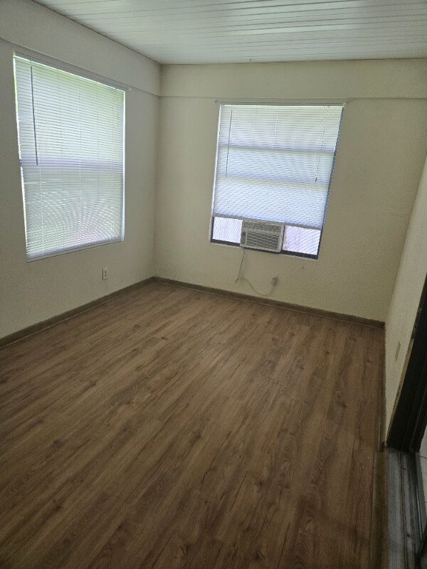Building Photo - 6833 Myrtlewood Rd