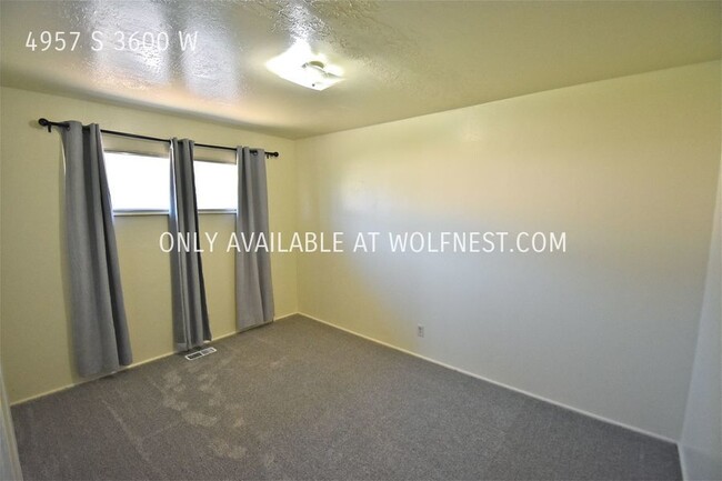 Building Photo - Updated 2 Bed Taylorsville Unit! No Deposi...