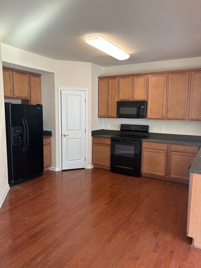 Building Photo - Greenville, 3BD/2.5BA with Loft, 1992SF