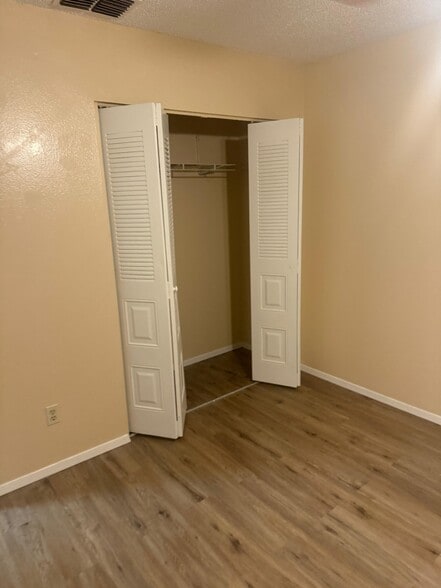 Building Photo - 7015 Waterside Dr