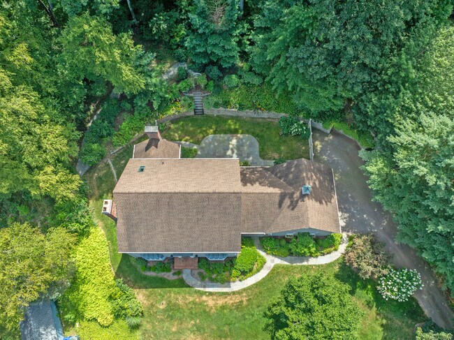 Building Photo - 112 Old Farms Rd