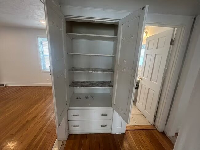 Building Photo - 46 Lawn Ave