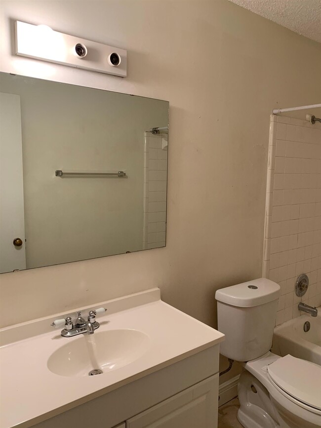 Building Photo - 2299 Sandpiper St