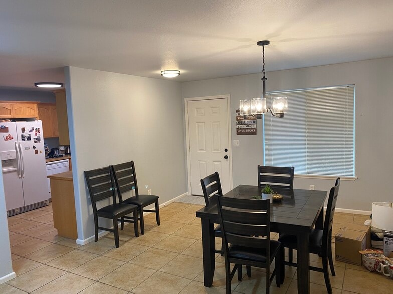 Dining area - 2122 Howard St