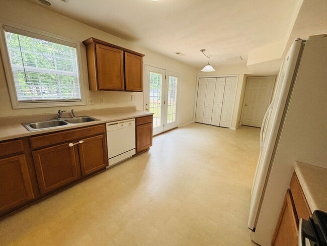 Building Photo - 255 Windsor Dr NW