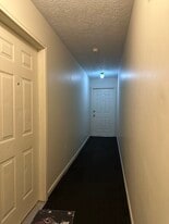 Building Photo - 117 E Main St